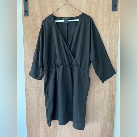 Kardashian kollection dolman wrap black dress size Large - Picture 2 of 6